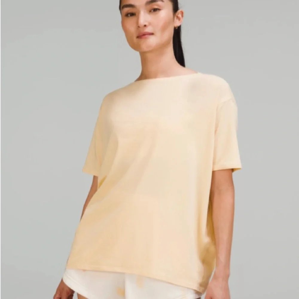 NWT Lululemon BACK IN ACTION SHORT SLEEVE SHIRT price is firm